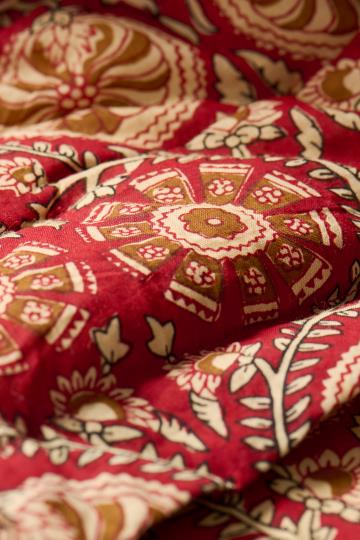 Quilt Bella rot mit erdtonigem Muster
