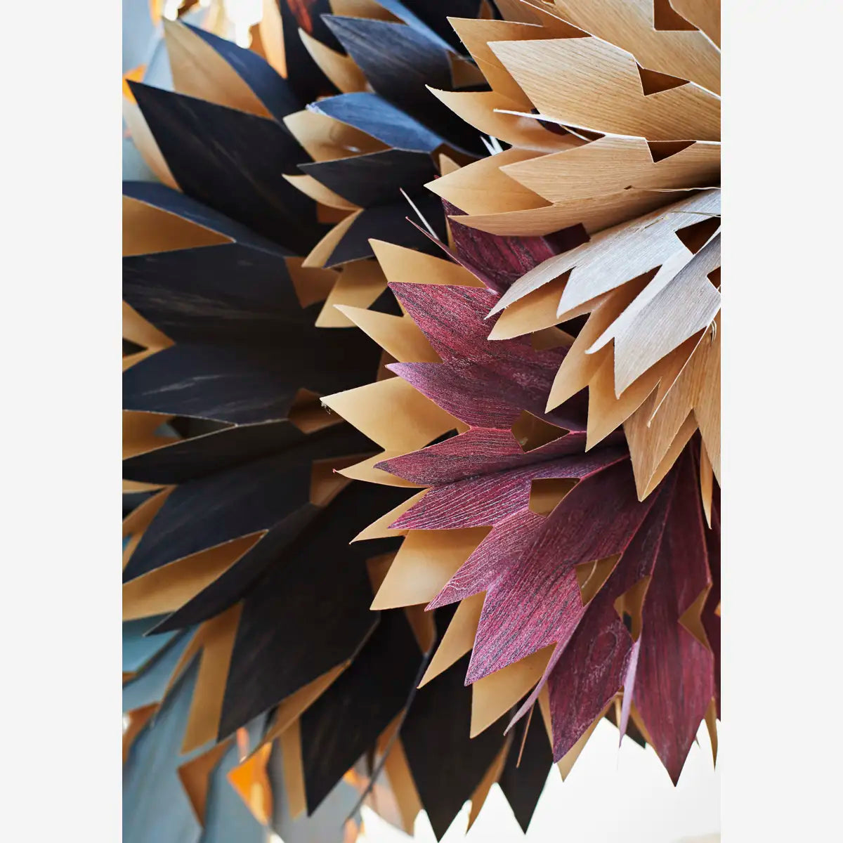 Furnierpapierstern mit Lichtern
